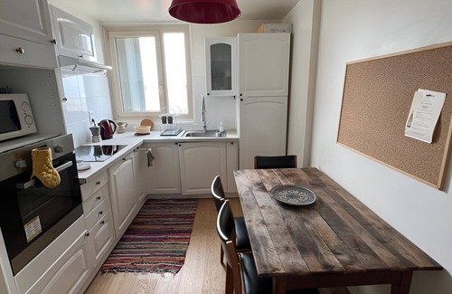 Les Lilas Appartement | Appartement cosy avec balcon,vue imprenable sur Paris. Netflix et prime vidéo