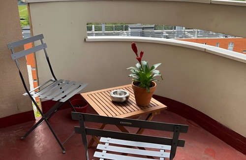 Les Lilas Appartement | Appartement cosy avec balcon,vue imprenable sur Paris. Netflix et prime vidéo