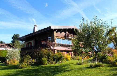 Demi-Quartier Appartement | appartement 103m2 près de Megève, face à télécabine la Princesse,2 chambres , garage, local à ski