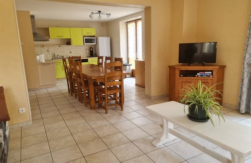 Legna Maison | Appartement 130 M² cour privative ruisseau sous balcon