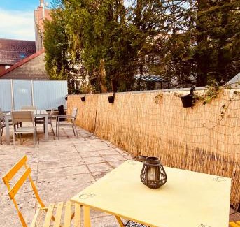 Pontarlier Appartement | Appartement 2 chambres avec terrasse vue sur jardin arboré