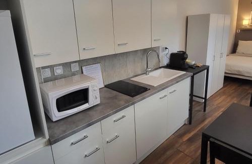 Saint-Claude Appartement | Appartement 2 Coin cuisine, coin chambre, salle de bain