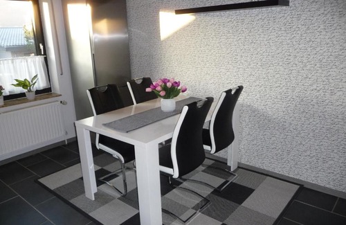 Bodenwerder Appartement | Appartement 2 Schlafzimmer, Terrasse, Hund, Kamin
