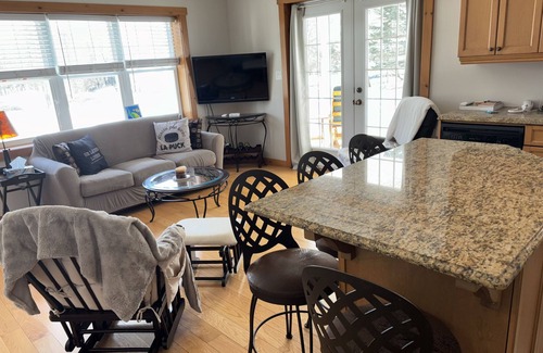 Cedarville Appartement | Appartement 3 1/2 au bord du Lac Memphrémagog - Ogdendescente à bateau