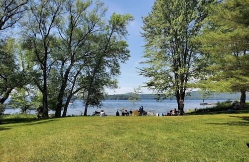 Cedarville Appartement | Appartement 3 1/2 au bord du Lac Memphrémagog - Ogdendescente à bateau