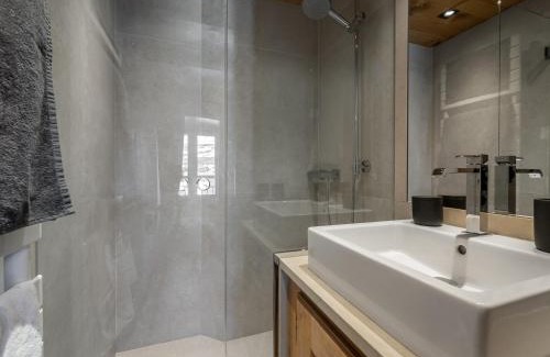 Megeve Appartement | Appartement 3 Ch. Rénové, Centre de Megève, Balcon, Cheminée, Parking, 3 min Télécabine Chamois - FR-1-453-178