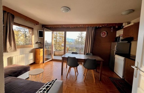 Chamrousse Appartement | Appartement 3 chambres - Skis aux pieds - Vue sur piste