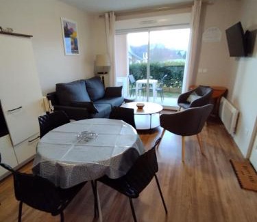 Pouzac Appartement | Appartement 3 étoiles, 2 chambres , cuisine aménagée, terrasse, face à la chaîne des Pyrénées