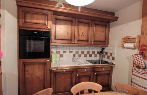 Les Carroz-d'Araches Appartement | Appartement 3 pièces cabine, 6 pers, face au spa et au ski bus, proche pistes et commodités - FR-1-572-45