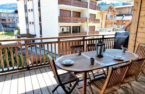 Les Gets Appartement | Appartement 4 étoiles aux Gets avec 2 chambres, cabine et terrasses, proche centre et pistes de ski - FR-1-598-6
