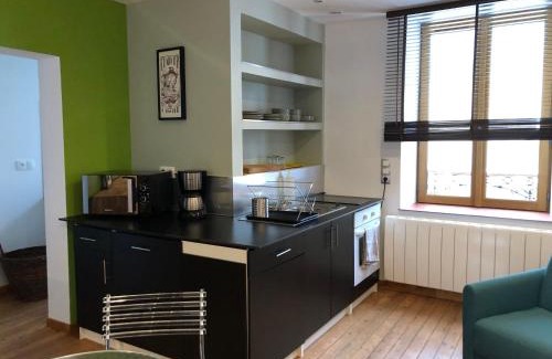 Fay Appartement | Appartement 40m² lumineux avec cuisine équipée, Wi-Fi gratuit, proche mairie et église à Fay - FR-1-410-301