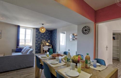 Saint-Galmier Appartement | Appartement Authentique et Confortable avec Wifi, Parking Gratuit et Cuisine Équipée à Saint-Galmier - FR-1-496-276
