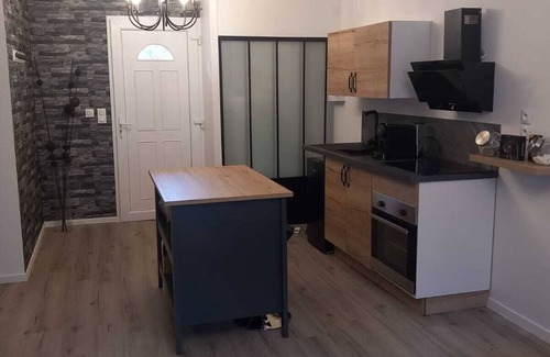 Bourg-de-Thizy Appartement | Appartement, Avec Extérieurs,calme ,bien Équipé ,proche Autoroute et Commerces