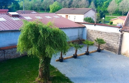 Bourg-de-Thizy Appartement | Appartement, Avec Extérieurs,calme ,bien Équipé ,proche Autoroute et Commerces