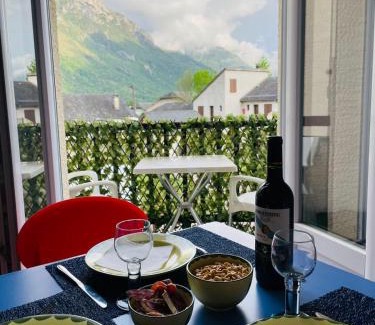 Bielle Appartement | Appartement avec balcon et vue sur les montagnes
