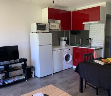 Les Hauts de Canet Appartement | Appartement Cosy Confort PARK CLIM WIFI LINGE INCLUS complexe non inclus l'été