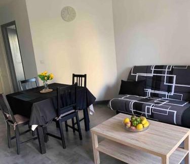 Les Hauts de Canet Appartement | Appartement Cosy Confort PARK CLIM WIFI LINGE INCLUS complexe non inclus l'été