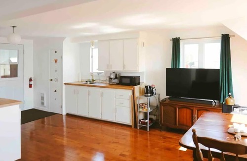 Isle aux Coudres Appartement | Appartement Insulaire Avec vue sur le Fleuve !