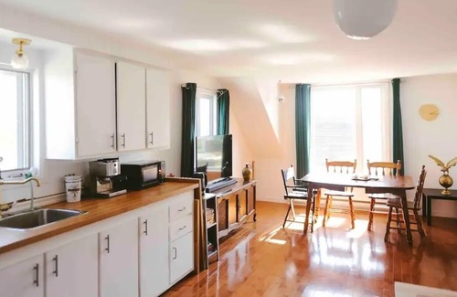 Isle aux Coudres Appartement | Appartement Insulaire Avec vue sur le Fleuve !