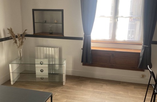Crepy-en-Valois Appartement | Appartement centre ville 1 chambre, cuisine aménagée