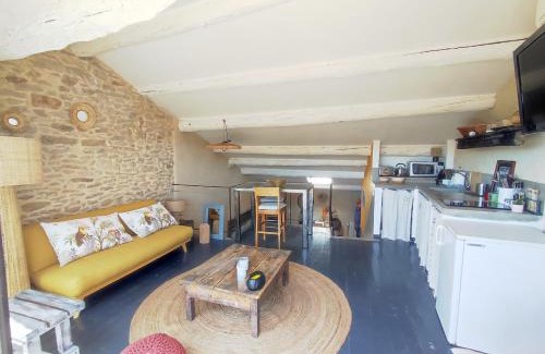 Vallabrix Appartement | Appartement climatisé avec belle terrasse à 10 min d'Uzès