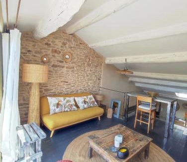 Vallabrix Appartement | Appartement climatisé avec belle terrasse à 10 min d'Uzès