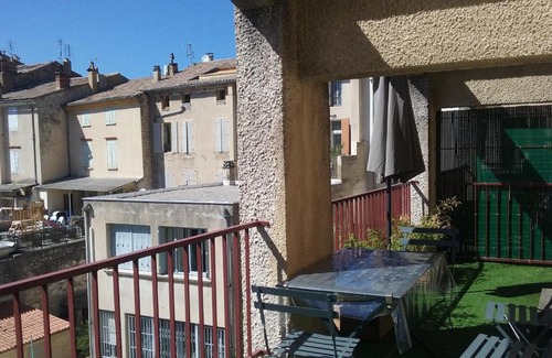 Nyons Appartement | appartement climatisé avec terrasse au coeur de Nyons