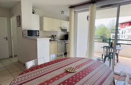 Cambo-les-Bains Appartement | Appartement Confortable avec Parc, Piscine, et Parking à Cambo-les-Bains - FR-1-495-9