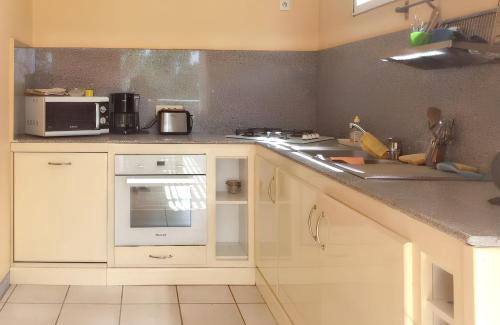 Cafeiere Appartement | Appartement confortable à Deshaies avec vue sur la mer - 55 m²