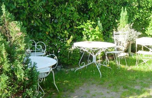 Chataigneraie Cantalienne Appartement | Appartement confortable au cœur de Vitrac - 40 m² - Vue sur jardin