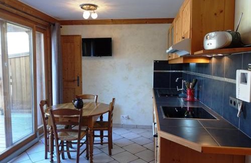 Beaufort Appartement | Appartement cosy 2 chambres à Arêches, cuisine équipée et terrasse - FR-1-342-203