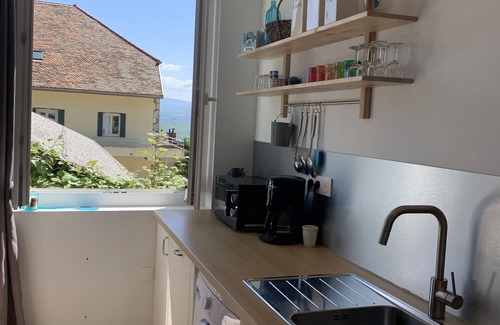 Collonges Appartement | Appartement cosy avec petit jardin et parking