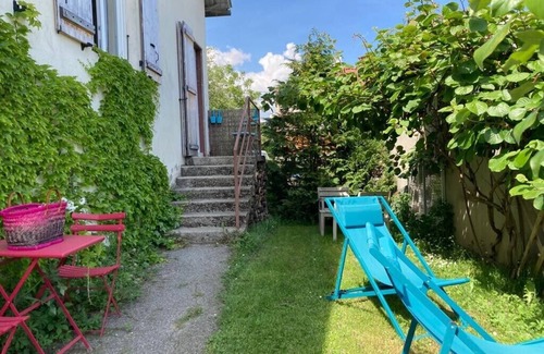 Collonges Appartement | Appartement cosy avec petit jardin et parking
