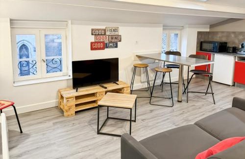 Aurillac Appartement | Appartement cosy cœur d'Aurillac, 2 lits, Wifi