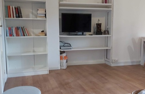 Laroque Appartement | Appartement Cosy Face à la Rivière et Proche Restaurants, Canoës, Randonnées