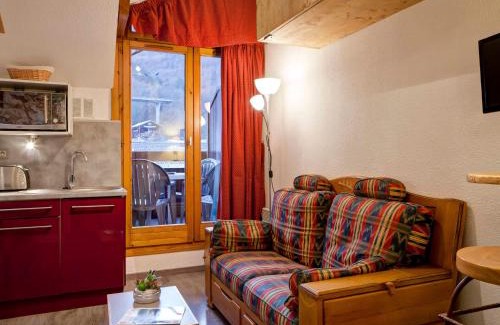 Brides-les-Bains Appartement | Appartement cosy 2 pièces avec balcon et parking, au centre de Brides-les-Bains, proche télécabine. - FR-1-512-204
