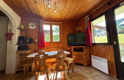 Morillon Appartement | Appartement cosy pour 4 pers avec terrasse, proche commerces et télécabine à Morillon - FR-1-642-43