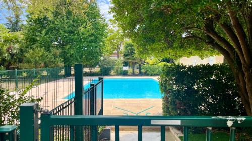 Marans Appartement | Appartement Cosy - Résidence avec Parc et Piscine