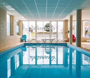 Plougonvelin Appartement | Appartement Cosy, terrasse vu mer, piscine, Sauna - WarmHouse