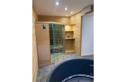 Morez Appartement | Appartement Cozy avec SPA et sauna privé