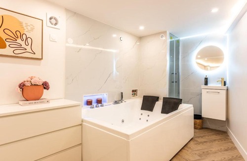 Pere Lachaise Appartement | Appartement d'exception avec Jacuzzi et AC - 6P