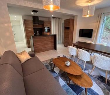 Ormoy-la-Riviere Appartement | Appartement dans Domaine avec piscine et clim