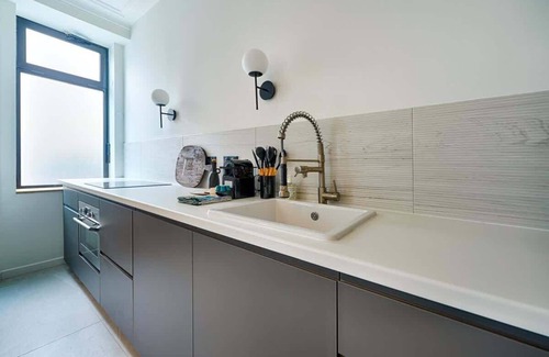 Saint-Mande Appartement | Appartement de luxe 3 BR avec Salon TV