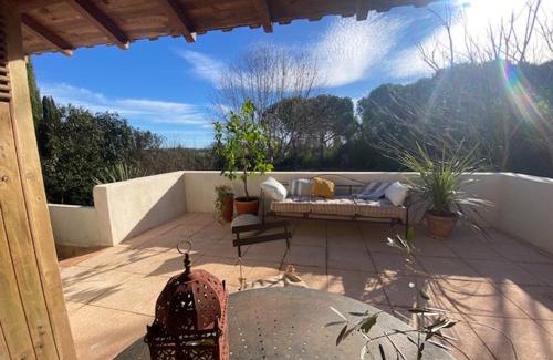 Valergues Appartement | Appartement Duplex dans Petit Mas calme