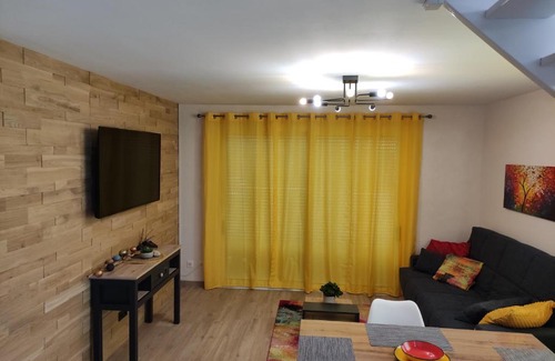 Tresserve Appartement | Appartement duplex indépendant, dans maison.