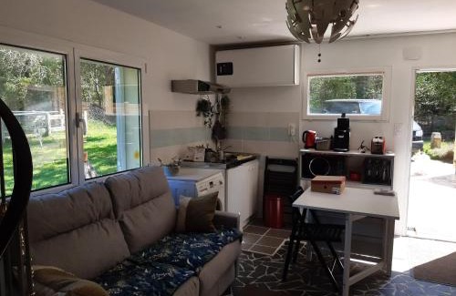 Scaer Maison | Appartement en lisière de forêt avec étang
