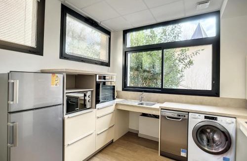 Lamalou-les-Bains Appartement | Appartement F3 Climatisé PMR à 50m des Thermes avec Terrasse et Parking, Animaux Acceptés - FR-1-451-170