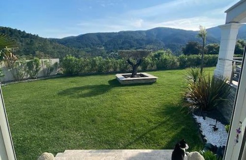 Branoux-les-Taillades Appartement | Appartement avec vu imprenable