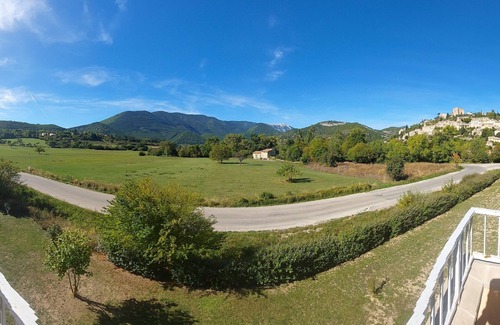 Montbrun-les-Bains Appartement | Résidence Les Sources, vue exceptionnelle. Idéale curistes et familles