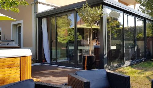 Voisins-le-Bretonneux Appartement | Appartement contemporain jardin & jacuzzi